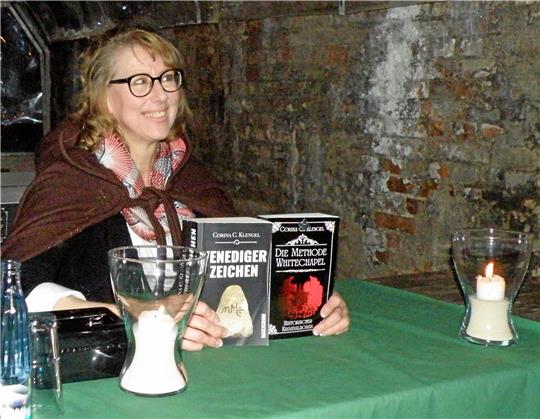 Corina C. Klengel präsentiert ihren Krimi „Venedigerzeichen“ und den neuen Roman „Die Methode Whitechapel“ im Tscherperstollen des Rammelsbergs. Foto: Habel