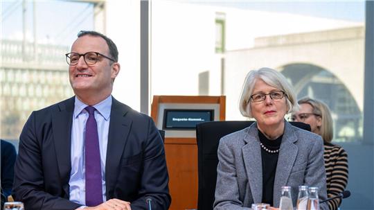 Corona-Aufarbeitung im Bundestag: Jens Spahn und die frühere Sonderermittlerin Margaretha Sudhof.