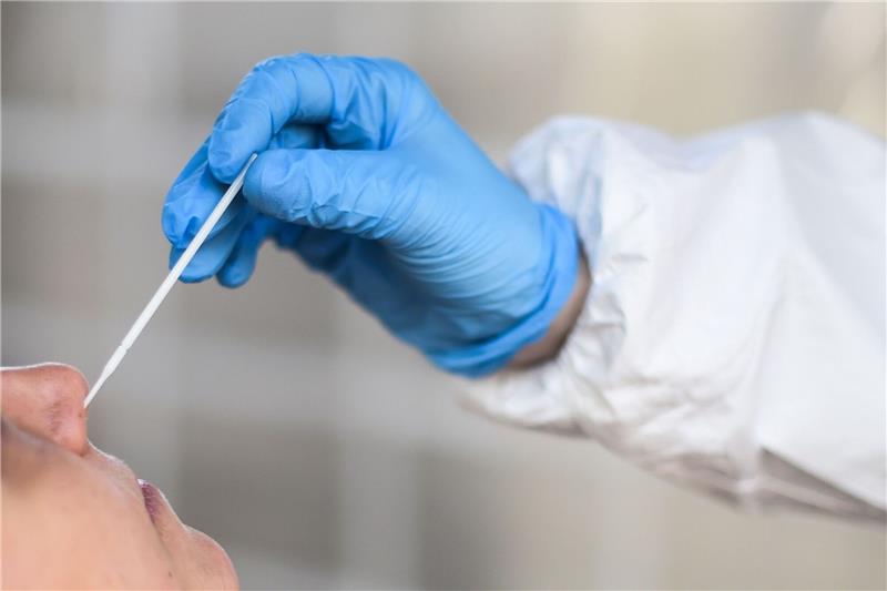 Corona-Test: 36,1 Milliarden Euro der Gesundheitsausgaben im Jahr 2022 standen im Zusammenhang mit der Pandemie.