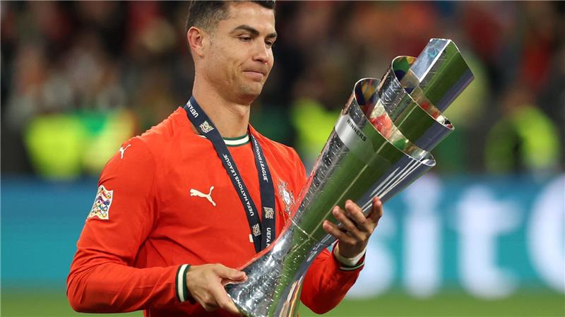Titeljäger Ronaldo: Der alte Mann zeigt’s wieder allen Cristiano Ronaldo holte seinen dritten Titel mit Portugals Nationalteam.