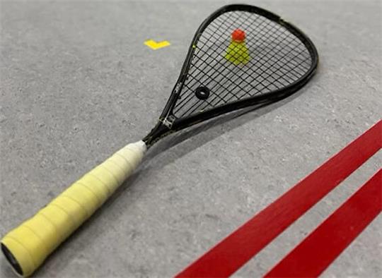 Crossminton-Schläger und Speeder.