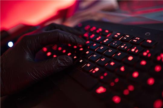 Cyberangriffe gelten als moderne Waffe der Kriegsführung.