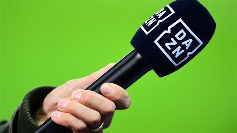 Urteil: Auktion der Bundesliga-Rechte muss wiederholt werden DAZN muss nun erneut ins Wettbieten mit Sky um die Bundesliga-Rechte.