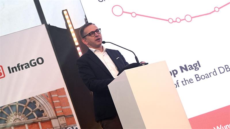 Bahnstrecke eröffnet - „Wunderline“ verbindet Leer-Groningen DB InfraGO-Chef Philipp Nagl sprach von einem Kraftakt für die Realisierung.