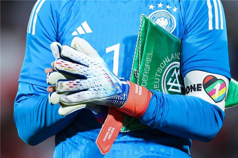 DFB-Kapitän Manuel Neuer wird bei der WM nicht mit der «One Love»-Kapitänsbinde auflaufen.