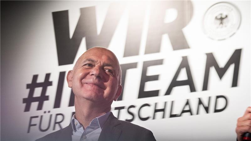 DFB-Boss warnt bei EM: „Nicht euphorisiert sein“ DFB-Präsident Bernd Neuendorf auf EM-Besuch in Zürich