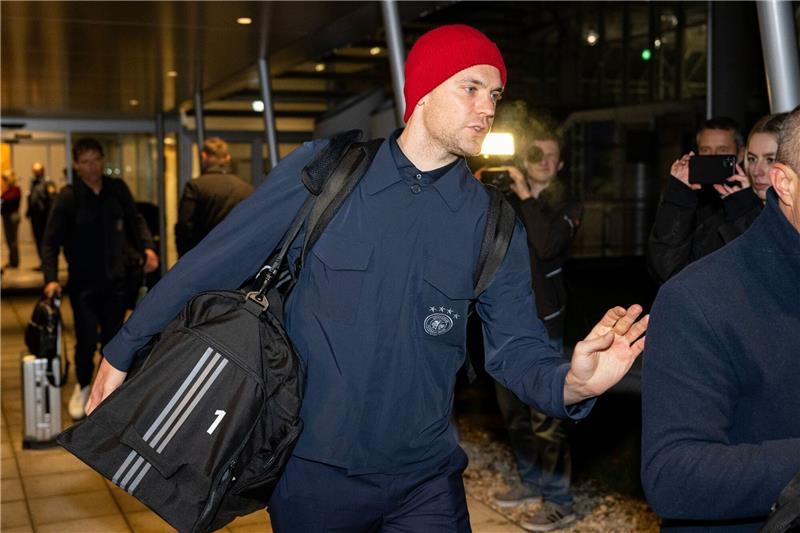 Personalsuche für EM 2024: Müller will reden, Neuer bleiben DFB-Torwart Manuel Neuer bei seiner Rückkehr.
