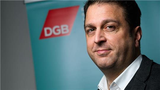 DGB-Bezirkschef Harder lehnt eine Anhebung des Renteneintrittsalters auf 70 Jahre ab. (Archivbild)