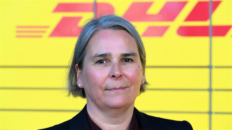 DHL will für schwere Pakete branchenweit Zustellung zu zweit DHL-Vorstandsmitglied Nicola Hagleitner möchte schwere Pakete nur noch von zwei Leuten zustellen lassen. (Archivbild)