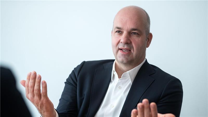 DIW-Präsident Marcel Fratzscher zieht mit einem Vorschlag für eine Rentner-Pflichtjahr Kritik auf sich. (Archivbild)