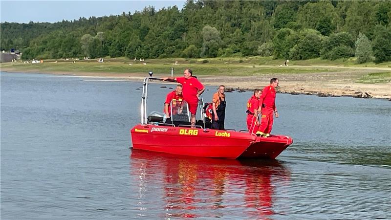 Umfangreiche Suche nach Schwimmer dauert an DLRG und Feuerwehr sind am Sonntag im Einsatz.