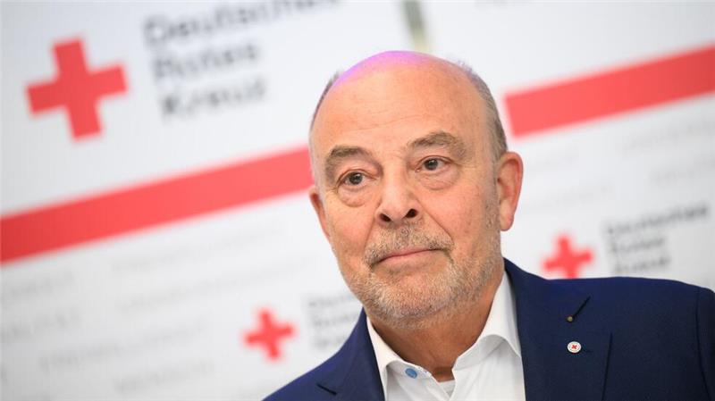 DRK fordert mehr Geld für Katastrophenschutz DRK-Landespräsident Hans Hartmann fordert angesichts zunehmender Bedrohungen eine Verbesserung des Katastrophenschutzes. (Archivbild)