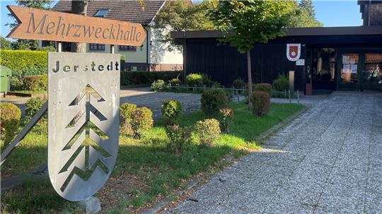 Da geht es rein: Die Mehrzweckhalle ist für Jerstedter Vereine der letzte verbliebene Versammlungsort.