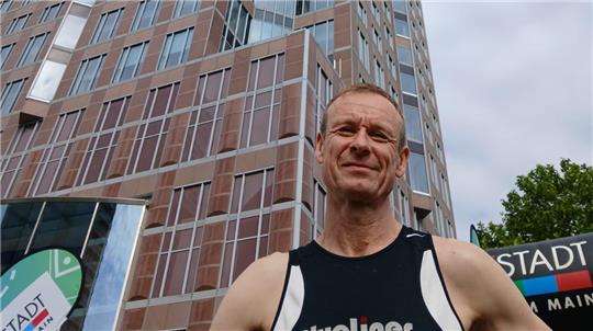 Da geht‘s rauf: Der Goslarer Mario Burger holt Bronze bei den deutschen Meisterschaften im Treppenlauf. Foto: Privat
