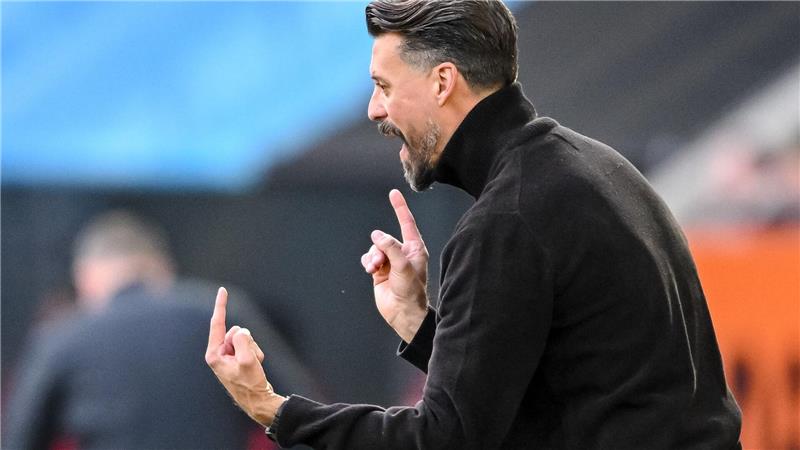 Junge Leipziger Turbo-Kicker führen naive Wagner-Elf vor Da hilft kein Gestikulieren: Sandro Wagners Elf wird heftig abgestraft.