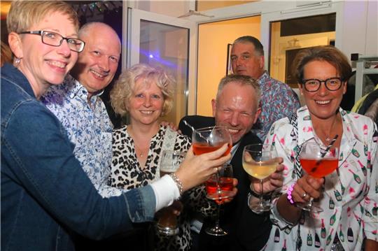 Da ist Partystimmung garantiert. Die 1. Astfelder Tanzparty führt alte und neue Freunde zusammen.
