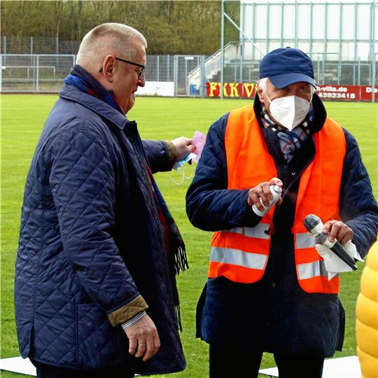 Da ist die Laune noch gut: Hygiene-Chef Armin Nitsche (re.) gibt bei der Listenaufstellung der CDU im Frühjahr 2020 den Saubermann und hat starke Szenen am Mikro – hier mit CDU-Chef Axel Bender.