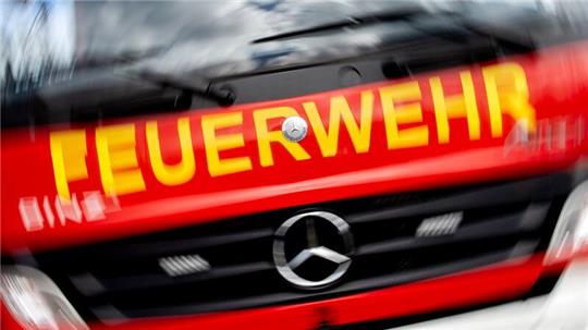 Dachstuhl eines Einfamilienhauses brennt