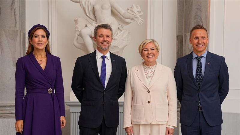 Geballte Skandinavien-Power kommt nach Deutschland Dänemarks Königspaar Frederik und Mary (links) sowie Islands Präsidentin Halla Tómasdóttir und ihr Mann Björn Skúlason zählen zu den Spitzengäste beim Botschaftsjubiläum in Berlin.