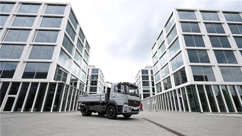 Daimler Truck will bis 2030 rund 5.000 Stellen streichen. (Archivbild)