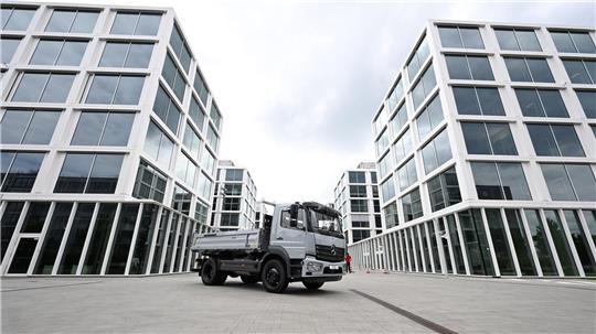 Daimler Truck will bis 2030 rund 5.000 Stellen streichen. (Archivbild)