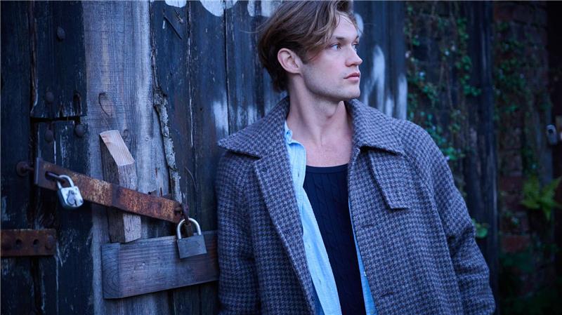 Smarter Weltstar aus Köln: Damian Hardung aus „Maxton Hall“ Damian Hardung mag die glamouröse Filmwelt und die nüchterne Wissenschaft.