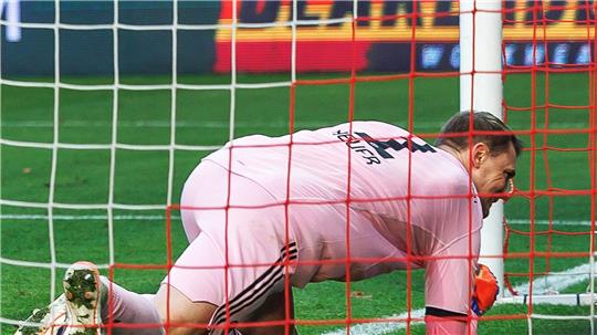 Damit hatte auch Manuel Neuer zunächst nicht gerechnet. 