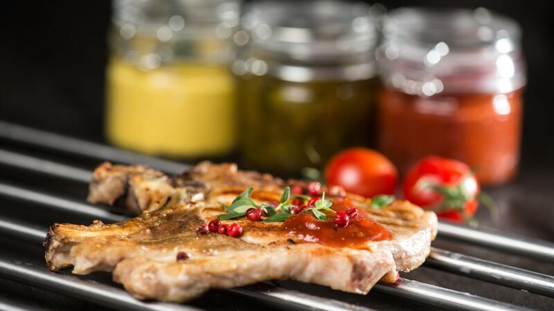 5 Profi-Tipps für das beste Steak der Welt Damit sich die Fleischsäfte besser verteilen, empfiehlt es sich, das Fleisch ein paar Minuten ruhen zu lassen.