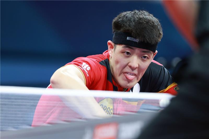 „Gebrauchter Tag”: Tischtennis-Team verliert gegen Indien Dang Qiu holte den einzigen Punkt für das deutsche Team gegen Indien.
