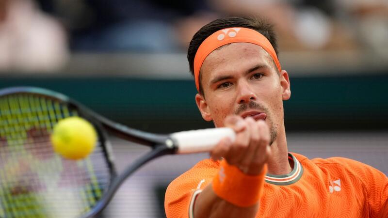 French Open: Altmaier-Aus nach „Gewitter“ von Tsitsipas Daniel Altmaier ist bei den French Open an Stefanos Tsitsipas gescheitert.
