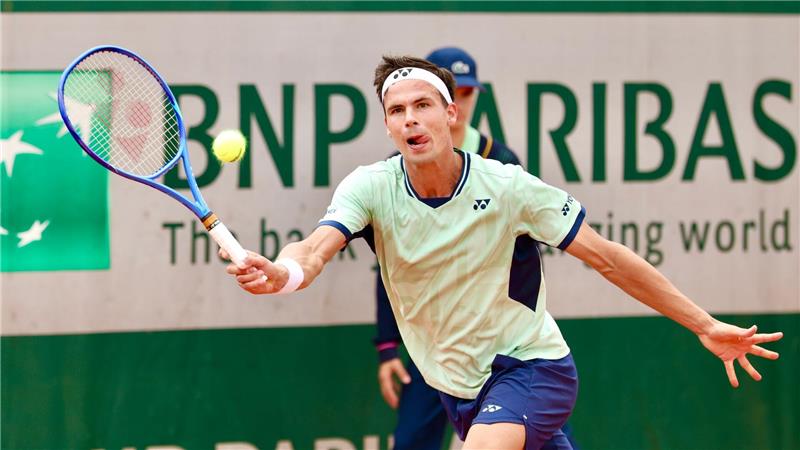 Daniel Altmaier bei French Open in Runde drei Daniel Altmaier steht in Paris als erster Deutscher in Runde drei.