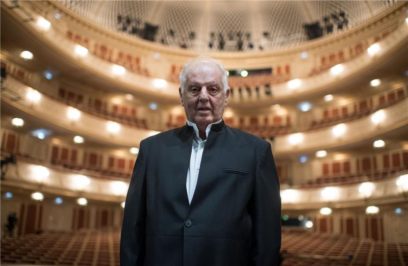 Daniel Barenboim im Saal der Staatsoper in Berlin. Der Dirigent und Pianist tritt als Generalmusikdirektor zurück.