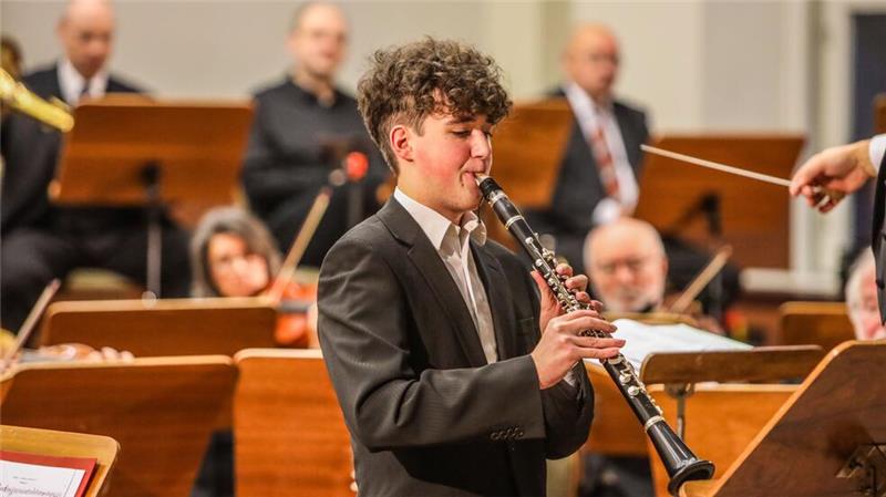 Sinfonieorchester der TU Clausthal bringt Romantik in die Aula Daniel Ehrenfeuchter ist trotz seines jungen Alters ein Meister seines Instruments.