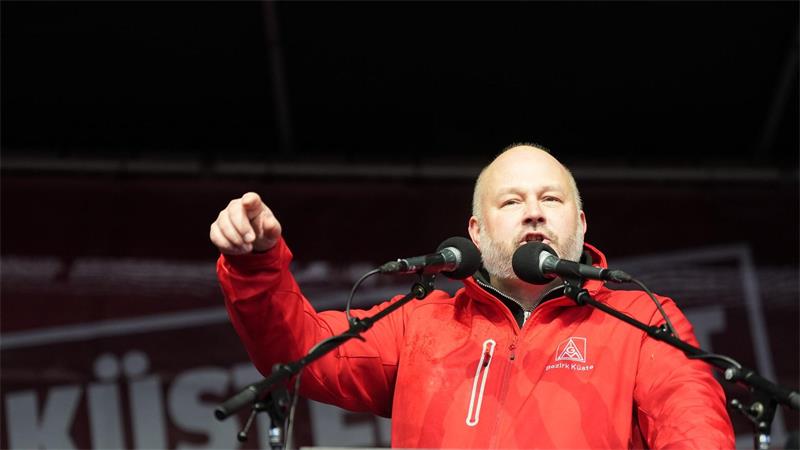 Daniel Friedrich ist seit 2019 Bezirksleiter der Industriegewerkschaft Metall im Norden. (Archivbild) 