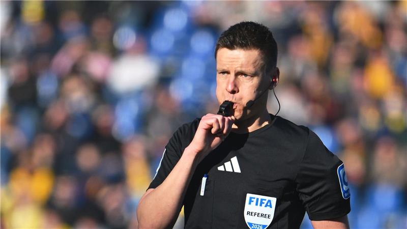 Daniel Siebert pfeift das Champions-League-Finale. (Archivbild)
