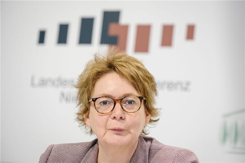 Daniela Behrens (SPD), Gesundheitsministerin, spricht während einer Pressekonferenz.