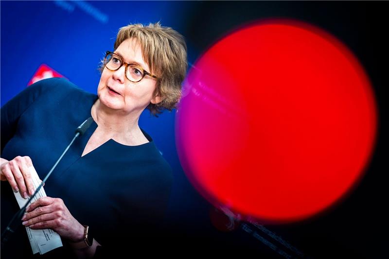 Behrens fordert Nachrüstung von Geldautomaten Daniela Behrens (SPD), Innenministerin von Niedersachsen. Foto: picture alliance/dpa | Moritz Frankenberg