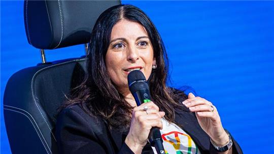 Daniela Cavallo, Gesamt- und Konzernbetriebsratsvorsitzende der Volkswagen AG, spricht beim Festakt „50 Jahre Golf Produktion“ im VW Werk in Wolfsburg.