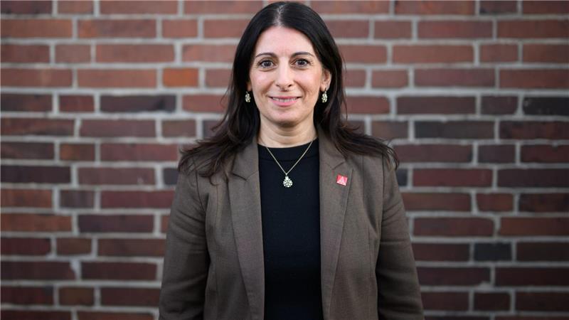 Daniela Cavallo, Vorsitzende des Gesamt- und Konzernbetriebsrats der Volkswagen AG, steht für Fotoaufnahmen im VW Stammwerk.