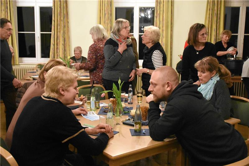 18.800 Euro für weltweite soziale Projekte Dankeschöntreffen in St. Stephani für alle Engagierten des Projekts „ökumenischer Weihnachtsmarktstand“. Foto: Kempfer