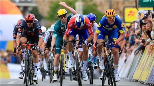 Danny van Poppel wird der Sieg auf der dritten Etappe nachträglich aberkannt.