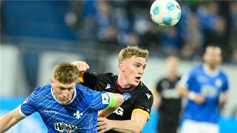Darmstadt landet Befreiungsschlag im Abstiegskampf Darmstadt 98 hatte im Duell mit dem Karlsruher SC das bessere Ende für sich.