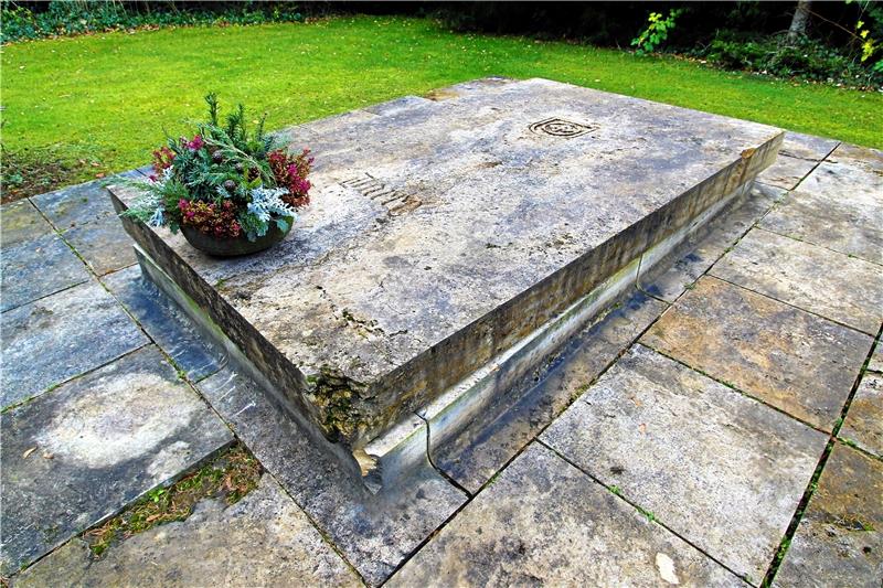 Darré: Rätselhafte Spuren am Grab. Foto: Archiv