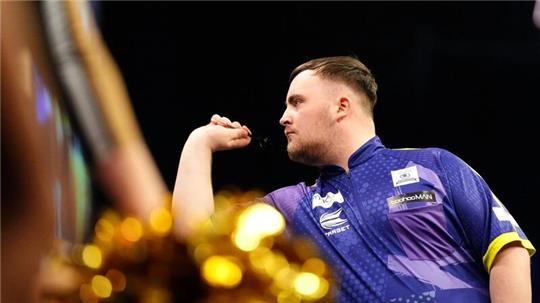 Darts-Profi Luke Littler setzte sich gegen Luke Humphries durch.