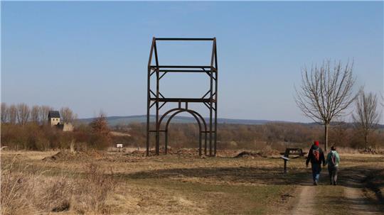 Das 14 Hektar große Gelände des Archäologie- und Landschaftspark Kaiserpfalz Werla lädt ganzjährig zu Spaziergängen und Naherholung ein.