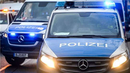 Das 33-jährige Opfer des Messerangriffs an einer Bushaltestelle in Neukölln schwebt nicht mehr in Lebensgefahr. (Symbolbild)