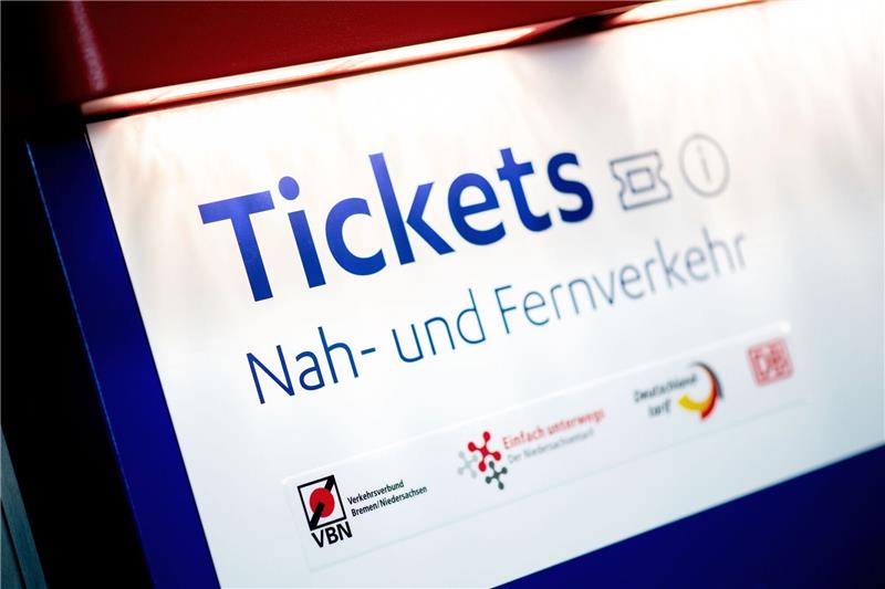 49-Euro-Ticket: Kabinett bringt Gesetzentwurf auf den Weg Das 49-Euro-Ticket soll den Anreiz schaffen, sich nicht nur aus Kosten-, sondern auch aus Klimaschutzgründen für den öffentlichen Nahverkehr zu entscheiden.