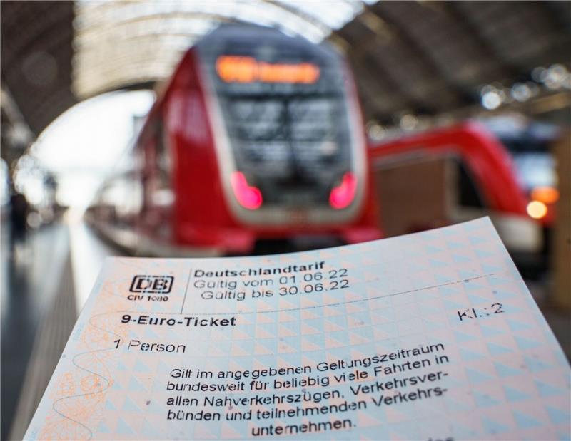 9-Euro-Ticket: Der Verkauf hat begonnen Das 9-Euro-Ticket scheint heiß begehrt zu sein. Bundesweit vermelden Verkehrsverbände eine hohe Nachfrage zum Verkaufsstart.