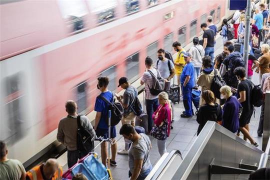 Das 9-Euro-Ticket sorget im Sommer für volle Regionalzüge. Wird das Nachfolgeticket ebenso erfolgreich? Foto: Christoph Soeder/dpa