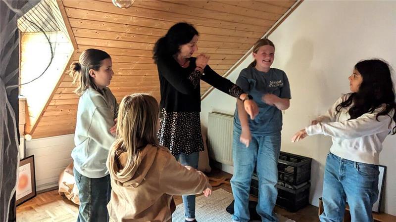 Kochen und Entspannen im Bad Harzburger Jugendtreff Das Abklopfen soll dabei helfen, im Hier und Jetzt anzukommen.